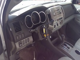 2006 TOYOTA TACOMA, SILVER, SR5 MODEL, CREW CAB, 4.0L, ATM 2WD.  Z25215
